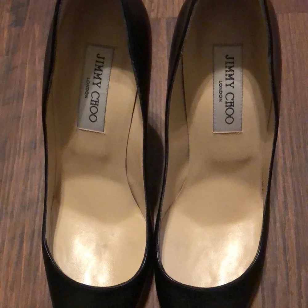 Jimmy Choo reposhing this